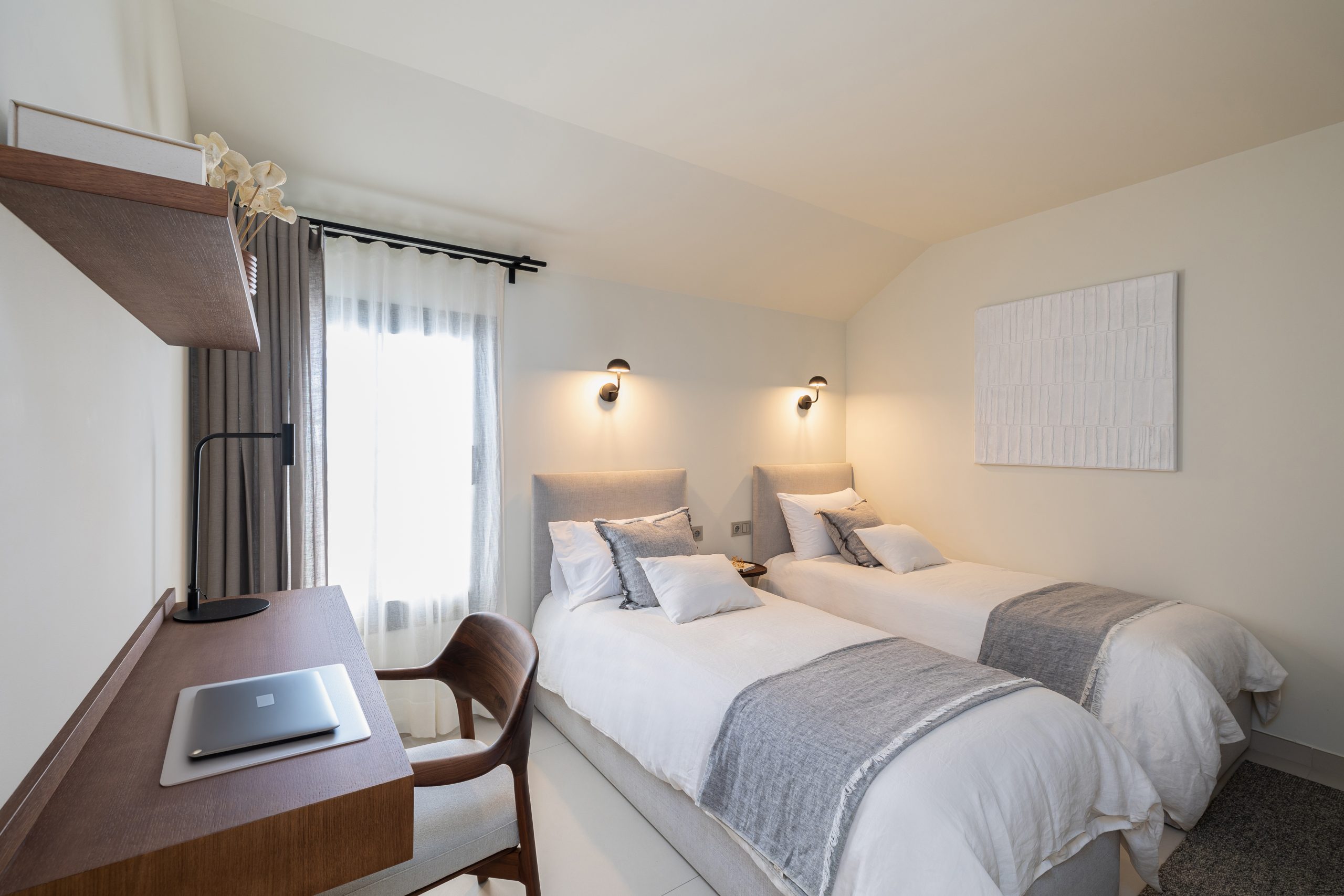 Twin bedroom